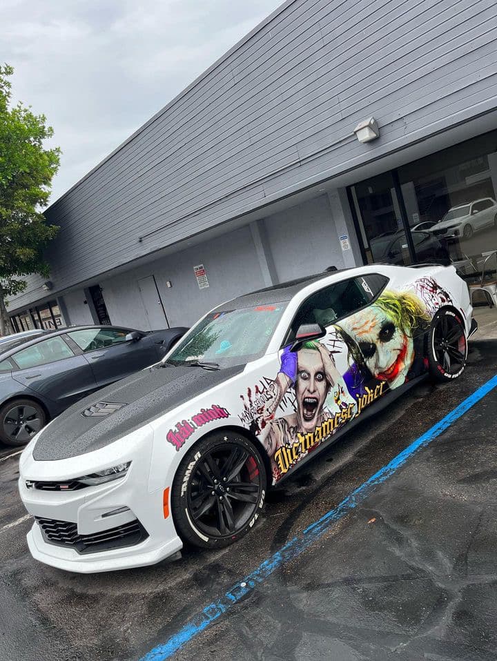 Anime für Autos: Verwandeln Sie Ihren Dodge Challenger in ein einzigartiges Itasha Car!
