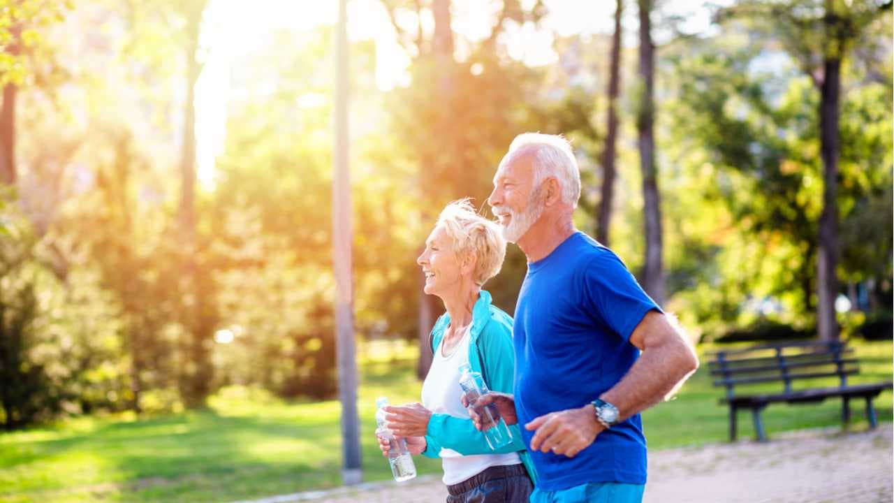 Fit und selbstständig im Alter: Praktische Alltagstipps für Senioren