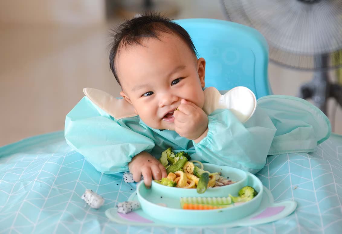 BLW leicht erklärt – selbstbestimmtes Essen für Babys richtig umsetzen