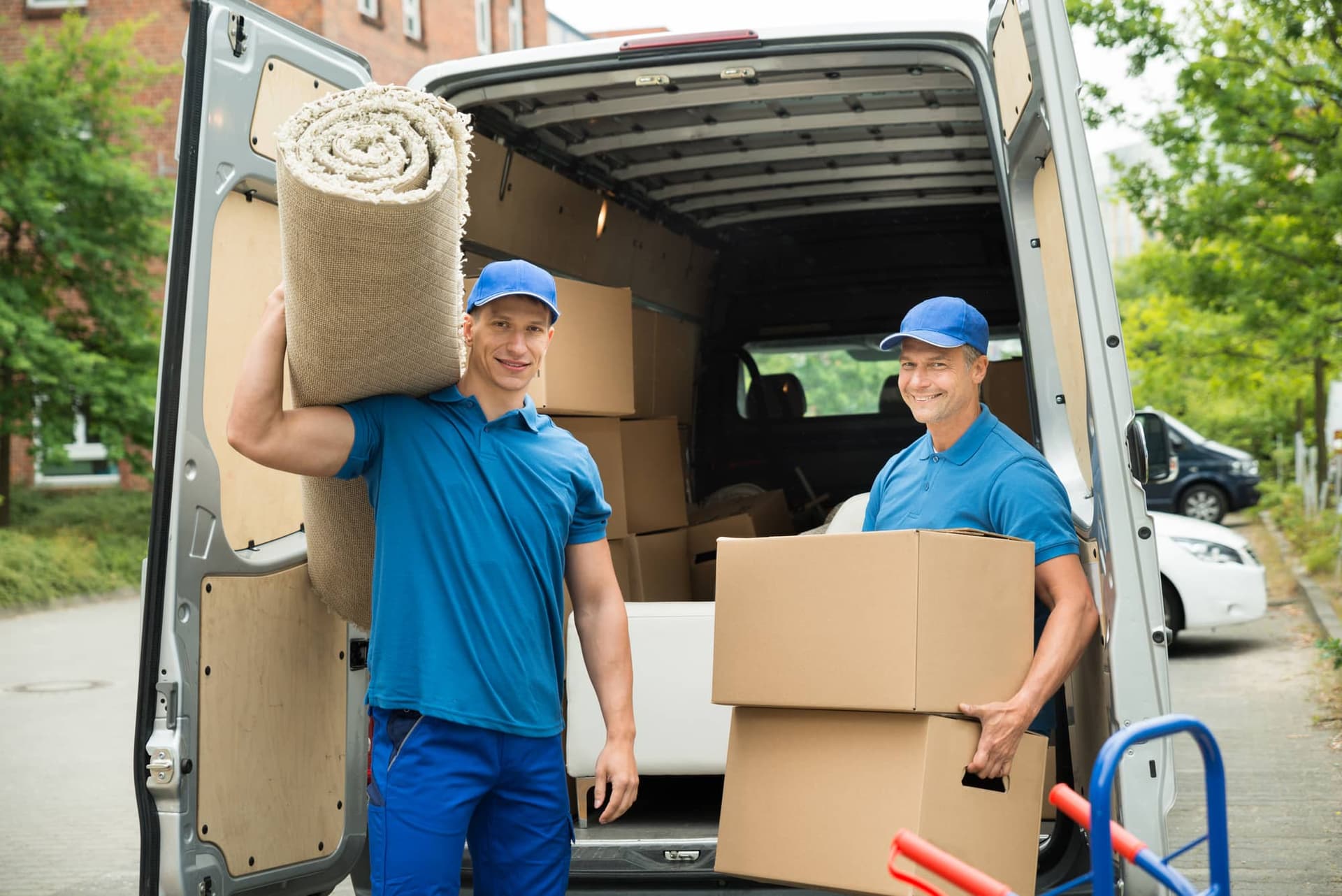 Seniorenumzug in Berlin: Unterstützung durch professionelle Helfer