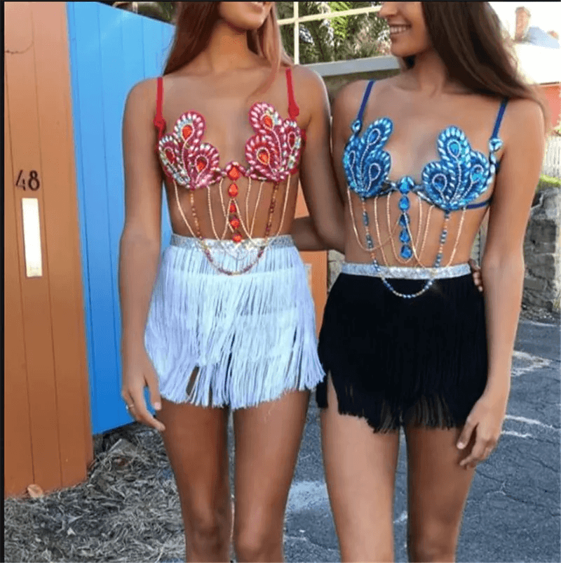So Wählen Sie die Perfekten Festival Outfits für Damen für Jedes Event